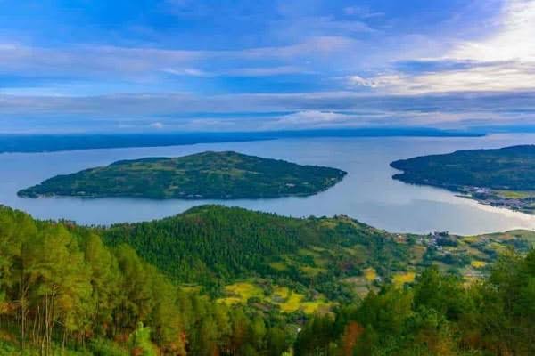 4 Destinasi Wisata Danau Toba yang Mempesona