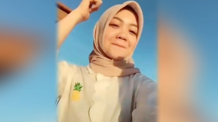 Cewek Tiktok Ini Viral Usai Ngaku Pacari Sepupunya Sendiri