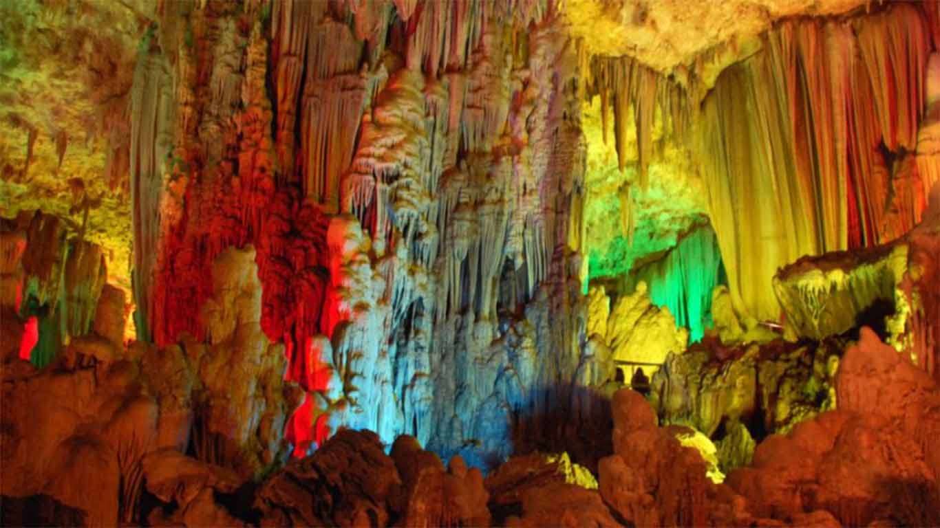 10 Tempat Wisata di Pacitan dengan Nuansa Alami Terbaik