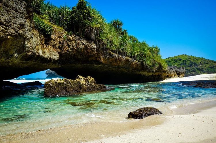 10 Tempat Wisata di Pacitan dengan Nuansa Alami Terbaik