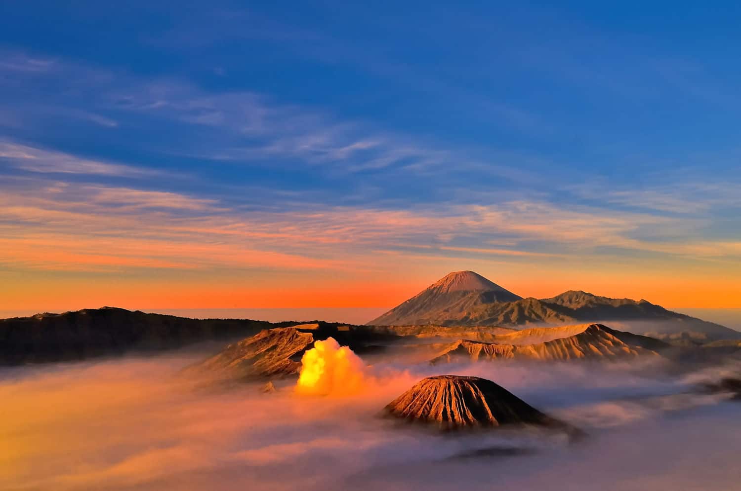 10 Bukit Terbaik di Jawa Timur untuk Menikmati Sore 10 Bukit Terbaik di Jawa Timur untuk Menikmati Sore