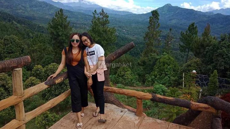 10 Bukit Terbaik di Jawa Timur untuk Menikmati Sore