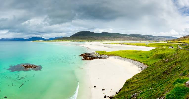 12 Tempat Terindah dengan Pemandangan Air Super Jernih Luskentyre Beach