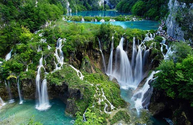 12 Tempat Terindah dengan Pemandangan Air Super Jernih Plitvice