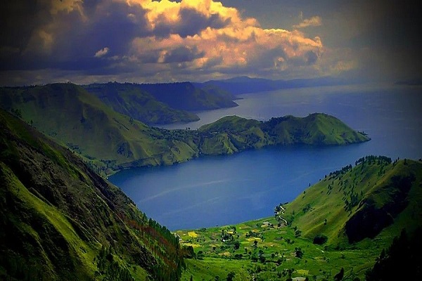 Keajaiban Alam Danau Toba dengan Beragam Aktivitas Seru dan Unik Keajaiban Alam Danau Toba dengan Beragam Aktivitas Seru dan Unik