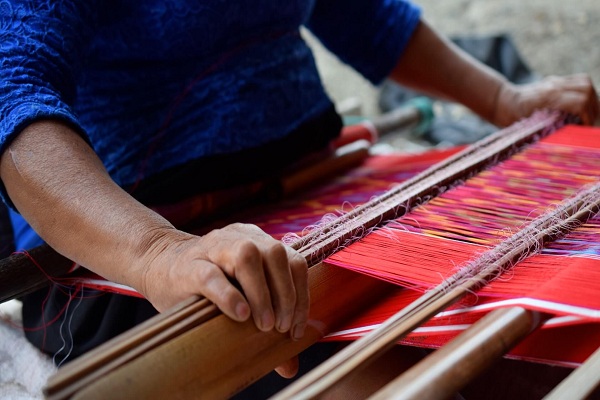 Sejarah Kain Tenun Ulos Danau Toba yang Bisa Anda Pahami dan Miliki