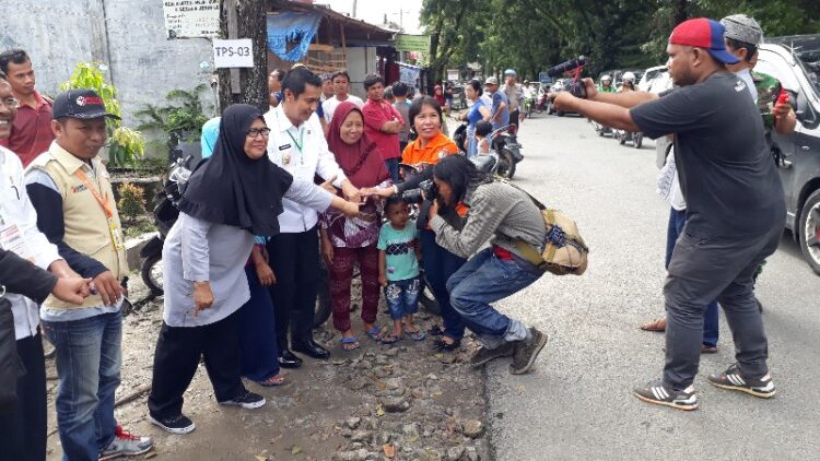 Pantau Pilgubsu, Walikota Siantar Disibukkan Permintaan Warga Untuk Foto Bersama