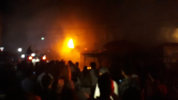 Ruko di Seputaran Pajak Parluasan Terbakar. Jalan TB Simatupang Becek, ini Sebabnya...