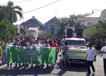 Tuntut Insentif Point, Seratusan 'Driver' Taksi Online Siantar Gelar Aksi Unjuk Rasa