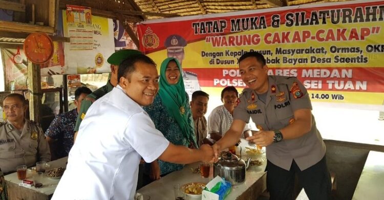 Kapolsek Percut Sei Tuan Hadiri Acara 'Warung Cakap-Cakap' di Warung Kopi Bu Eni