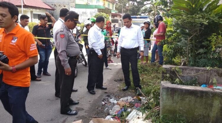 Heboh Temuan Jasad Orok dalam Kantong Plastik Asoy di Tempat Sampah Jalan Volly Heboh Temuan Jasad Orok dalam Kantong Plastik Asoy di Tempat Sampah Jalan Volly
