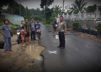 Elak Jalan Rusak, Motor Suprapti 'Laga Kambing' dengan Motor Sahat Parulian