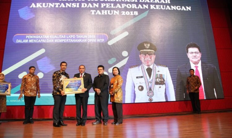 Sajikan Laporan Keuangan dengan Opini WTP, Walikota Siantar Terima Penghargaan