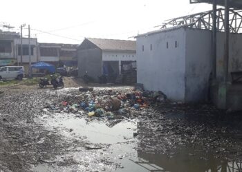 Uangnya Dikutip, Aroma Sampah di Kawasan Eks Terminal 'Parluasan' Dikeluhkan Warga Uangnya Dikutip, Aroma Sampah di Kawasan Eks Terminal 'Parluasan' Dikeluhkan Warga