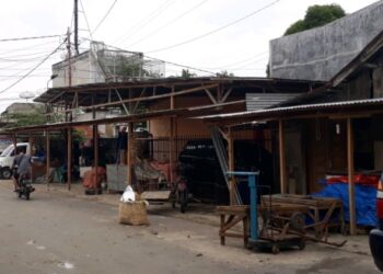 Di Atas Parit, Lapak Jualan di Pasar Pagi ini Disewakan Rp 200 Ribu/Bulan Di Atas Parit, Lapak Jualan di Pasar Pagi ini Disewakan Rp 200 Ribu/Bulan