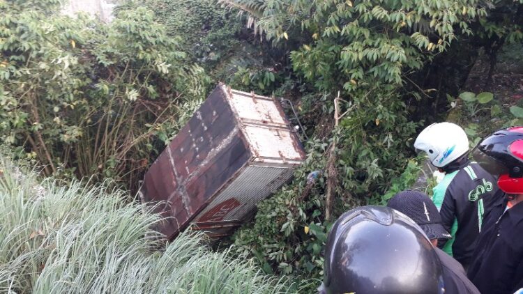 Mobil Boks di Dalam Jurang Bikin Heboh Warga Pengendara, Begini Kronologinya...
