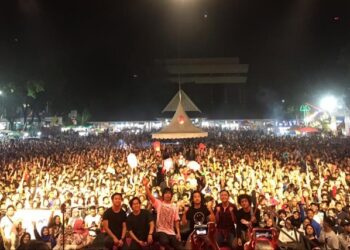 d'Masiv Hibur Ribuan Pengunjung Acara Millenial Safety Road Festival di Siantar d'Masiv Hibur Ribuan Pengunjung Acara Millenial Safety Road Festival di Siantar