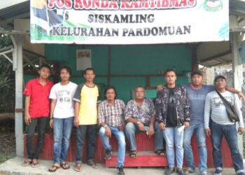 Sebelum Peralihan, Warga Manfaatkan GOR Kota Pematangsiantar Untuk Pasar Murah...