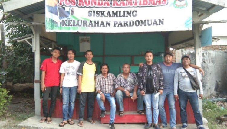 Sebelum Peralihan, Warga Manfaatkan GOR Kota Pematangsiantar Untuk Pasar Murah...