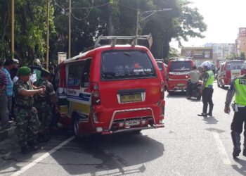 Angkot ini Bikin Heboh di Pusat Kota Siantar