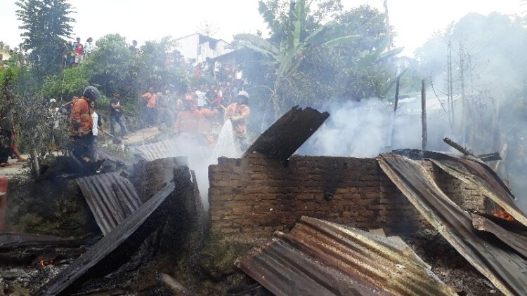 Dibakar Gegara Masakan Daging Ayam? Rumah di Jalan Nagur Ludes Dilalap Api