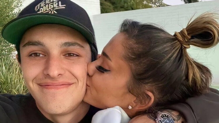 Ariana Grande Resmi Menikah dengan Dalton Gomez