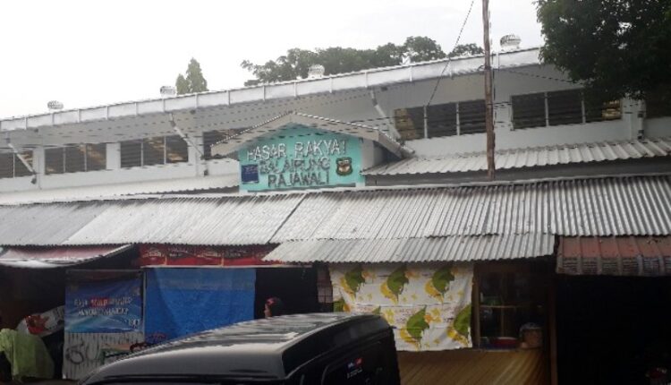 Pasar Rakyat Balairung Rajawali di persimpangan Jalan Patuan Anggi dan Jalan Patuan Nagari Kelurahan Suka Dame. (n70/tsp)