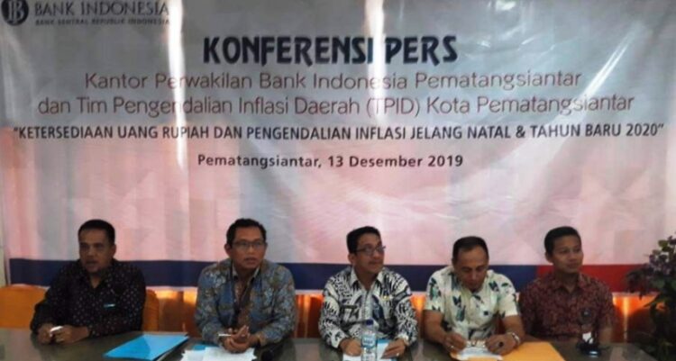 Edhi Rahmanto Hidayat (kedua dari kiri) saat konferensi pers. (*/tsp)