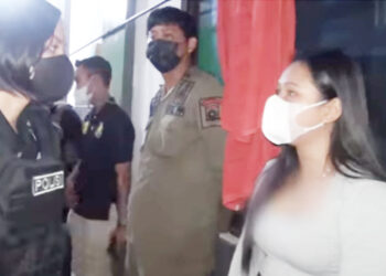 Cewek Open BO Ngegas Saat Diperiksa, Polwan Cantik Ngamuk