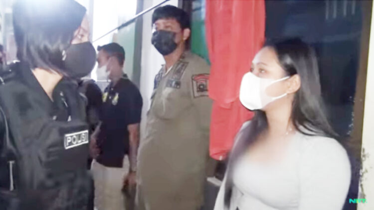 Cewek Open BO Ngegas Saat Diperiksa, Polwan Cantik Ngamuk