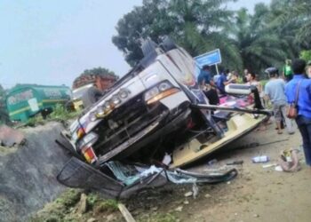 Bus PMS Terbalik, Sopir Dikabarkan Kabur