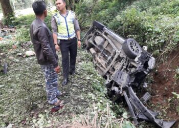 Mandailing Natal Banjir, Jalan dan Rumah Amblas. Ada Mobil yang Nyemplung!