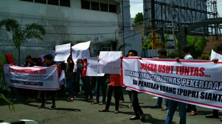 Tuntut Tuntaskan Kasus Korupsi di Kota Siantar, Massa LTP Gelar Aksi Unjuk Rasa