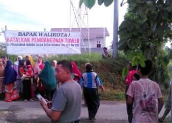Warga Setia Negara Tolak Tower. Camat: "Stop Pembangunan Tunggu Putusan Pengadilan"