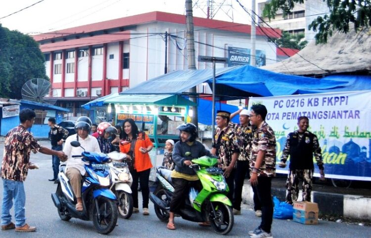 KB FKPPI Pematangsiantar Berbagi Takjil