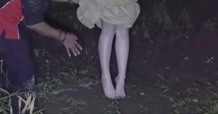 Youtuber Ini Intip Mulusnya Kaki Kuntilanak, Kulitnya Glowing Abis...