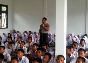 Pengedar Narkoba Sasar Pelajar, Kapolsek Dolok Masihul Gelar Kegiatan Binluh di SMK Pengedar Narkoba Sasar Pelajar, Kapolsek Dolok Masihul Gelar Kegiatan Binluh di SMK