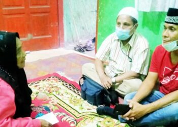 Ketua Forum Wartawan Polri (FWP) Polda Sumut, Zulkifli Tanjung berkunjung ke rumah orangtua Mara Salem Harahap, Senin (21/06/2021) sekira pukul 13.30 WIB.