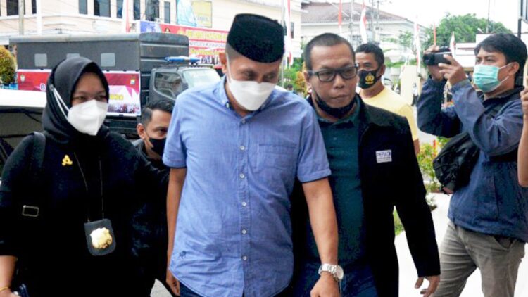 Penampakan Oknum Satpol PP Gowa Pemukul Pasutri Saat Dijemput Polisi