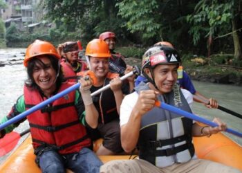 Ikut Uji Coba Arung Jeram, Walikota Siantar Ajak Warga Jaga Kebersihan Sungai Bah Bolon