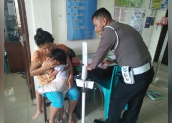 Senggolan dengan Ojek Online, Sepeda Motor Tumpangan Balita ini Terjungkal ke Aspal