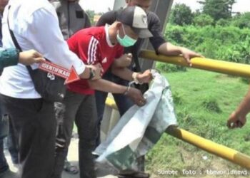 Tersinggung! Utang Ditagih Gunting 'Bicara', Jenazah Korbannya Dibuang Pelaku ke Kali Tersinggung! Utang Ditagih Gunting 'Bicara', Jenazah Korbannya Dibuang Pelaku ke Kali