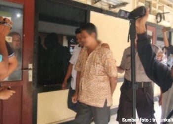 Ingin Rasakan Sensasi Perawan, Ayah Bejat ini Tega Renggut Perawan Putri Kandungnya Ingin Rasakan Sensasi Perawan, Ayah Bejat ini Tega Renggut Perawan Putri Kandungnya