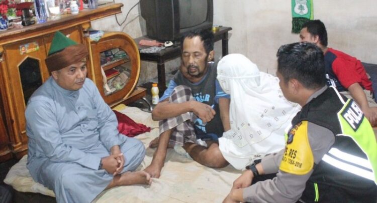 Di Sela Pengaturan Arus Balik, Kapolres Pematangsiantar Jenguk Penderita Tumor