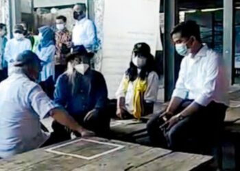 Posisi Duduk Gibran yang Dianggap Tidak Sopan