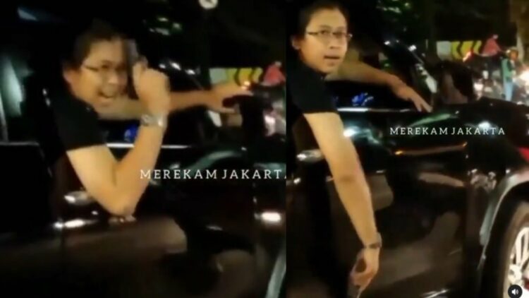 Sudah Nabrak Bukannya Minta Maaf, Bang Jago Malah Acungkan Pistol