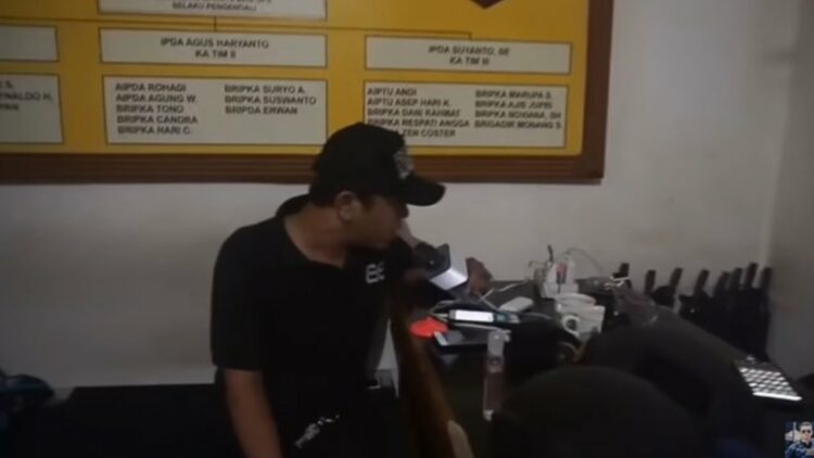Dipergoki Atasan di Kantor, Polisi Ini Kaget Sampai Teriak "Siap, Komandan!"
