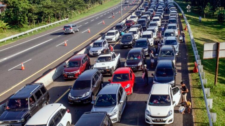 Libur Panjang Paskah, Kendaraan ke Luar Wilayah Jakarta Meningkat Libur Panjang Paskah, Kendaraan ke Luar Wilayah Jakarta Meningkat