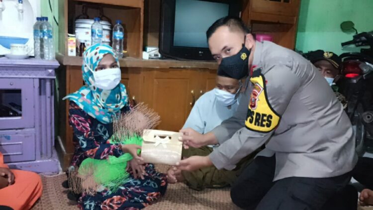 Istri Terduga Teroris Sukabumi Mendapatkan Bantuan dari Jokowi