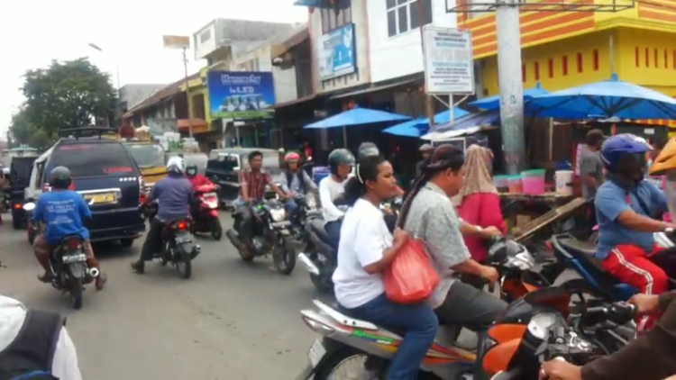 Bahas RAPBD TA 2019, Masison Naibaho Soroti Kemacetan di Jalan Patuan Nagari Situasi arus lalu lintas di Jalan Patuan Nagari. (doc/tsp)